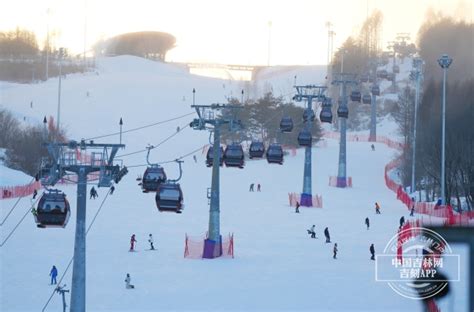 冰雪盛宴 吉林体验③丨通化滑雪度假区（万峰）：中国滑雪之乡的“璀璨明珠” 中国吉林网