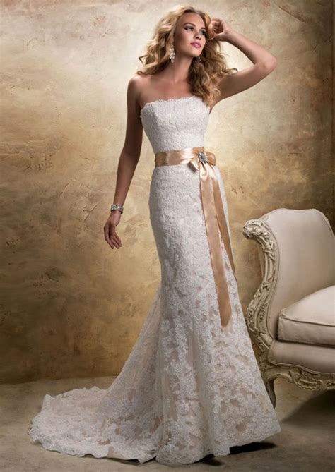 Strapless Lace Wedding Dresses Style To Look Classical And Vintage