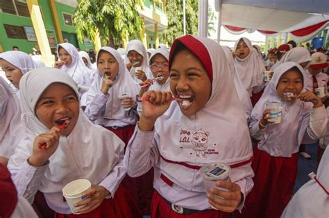 Riau Dukung Penggunaan Pakaian Adat Bagi Siswa Di Sekolah Republika