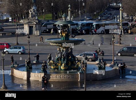 Place de la Concorde fountain, Paris, France Stock Photo - Alamy