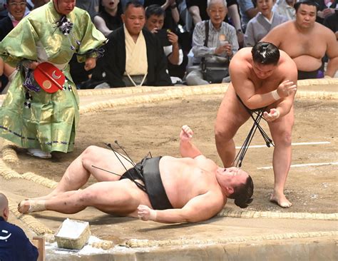 大関とりの豊昇龍「集中できた」大関経験者の朝乃山を投げ飛ばして1敗キープ V争いトップに 大相撲写真ニュース 日刊スポーツ