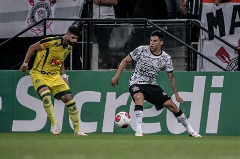 Mantuan Durante A Vit Ria Do Corinthians Contra O Mirassol