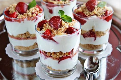 Parfait à la fraise Un dessert léger délicieux et incroyablement