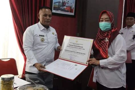 Pemkab Lamsel Terima Penghargaan Kabupaten Peduli HAM Tahun 2022