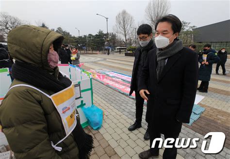 청와대 앞 단식농성장 찾은 김종철 정의당 대표 뉴스1