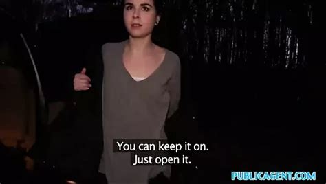 Öffentliche Agentin deutsche blonde MILF bekommt einen Creampie von einem großen Schwanz