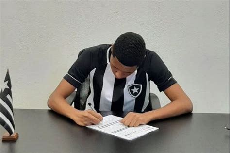 Atacante Rejeita O Flamengo E Assina Contrato O Botafogo