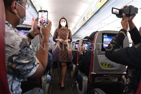 Peragaan Busana Batik Di Pesawat Udara Antara Foto