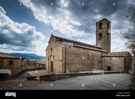 Castelnuovo Val Di Cecina Hi Res Stock Photography And Images Alamy