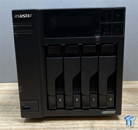 ASUSTOR Lockerstor 4 Gen2 AS6704T NAS Review