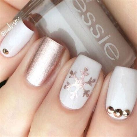 20 diseños de uñas navideños discretos y elegantes Uñas navideñas