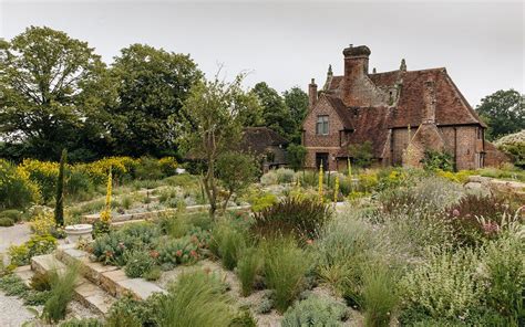 Delos At Sissinghurst Dig Delve An Online Magazine About Gardens