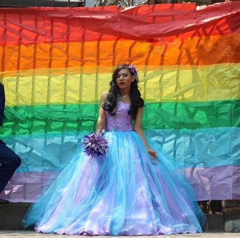 Joven gay celebra sus XV años con vestido y chambelanes Periódico El Nacional