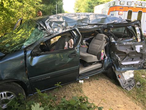 Single Vehicle Rollover Crash Sends One To Hospital The Edmonson Voice