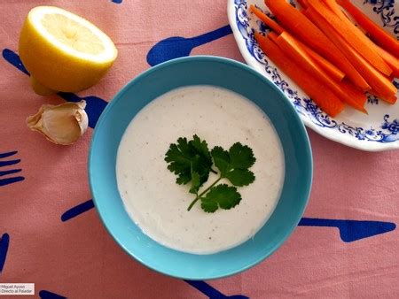 Salsa de yogur la receta básica más fácil rápida y deliciosa que