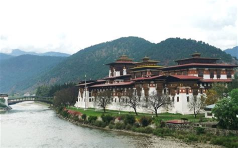 Travel To Bhutan Experience The Beauty Of Punakha