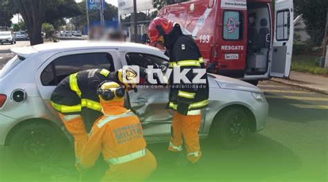 TV KZ Recém nascido sai ileso de acidente envolvendo carro e caminhão