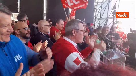 Bella Ciao Chiude La Manifestazione Di Cgil E Uil A Roma Landini E