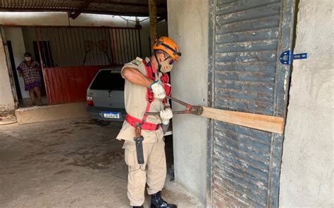 Funcion Ria Passa Horas Trancada Dentro De Pizzaria Ap S Fechar