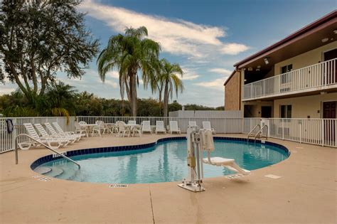 Budget, Pet Friendly Hotel in Ellenton, FL 34222 | Red Roof Inn