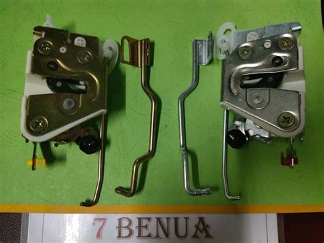 Jual DOOR LOCK ATAU KUNCI PINTU DEPAN SEBELAH KANAN KIRI TOYOTA DYNA