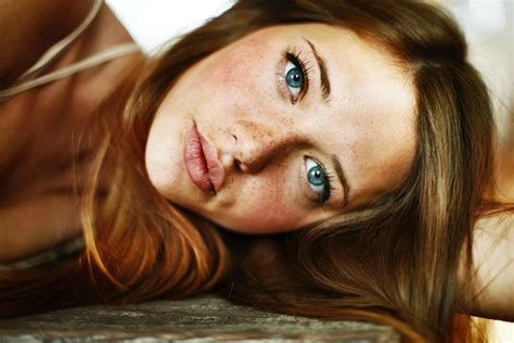 Women Looking At Viewer Blue Eyes Lying On Side Freckles Brunette