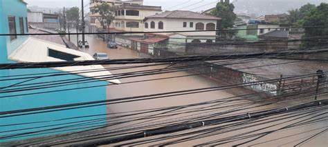 A Gazeta Chuva Forte Deixa Ruas Alagadas E Causa Transtornos No Es