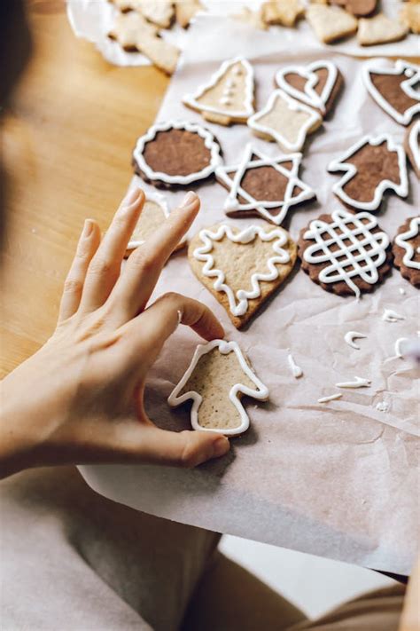 How To Use Cookie Cutters The Cake Box