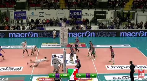 Pallavolo A Femminile Pom Se Ci Sei Batti Un Colpo Ivolley Magazine