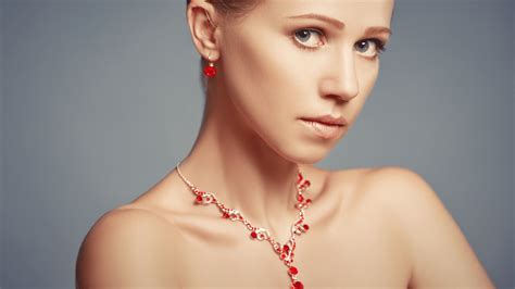 10 Best Red Gemstone Necklaces To Make You Stand Out