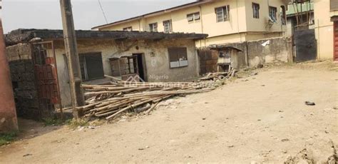 For Sale Demolishable Structure On A Plot Of Land Off Odo Olowu