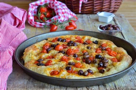 Ricetta Focaccia Pomodorini E Olive Il Procedimento Perfetto Mamme