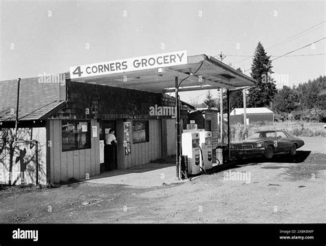 Vintage Gas Station Fairview Oregon Stock Photo Alamy