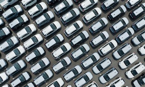 Vista A Rea Del Stock De Autos Nuevos En El Estacionamiento De La