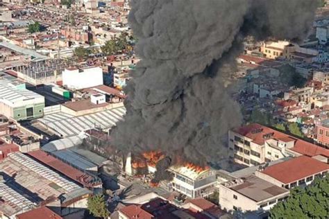 Fuerte Incendio Consume Bodega En El Centro De La CDMX 500 Personas