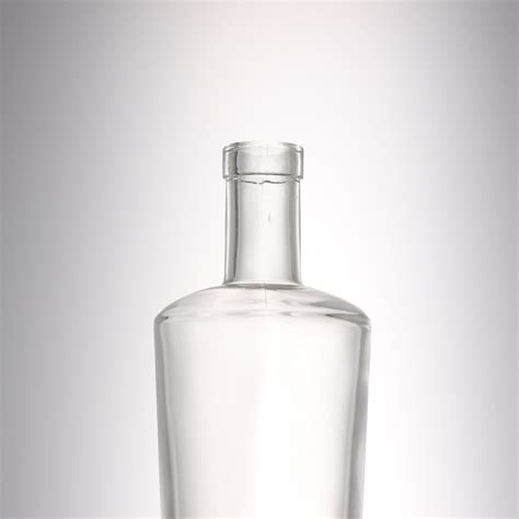 Wholesale Clear 700ml Liquor Whisky Glass Wine Bottle Vodka Spirits Bottle With Cork High