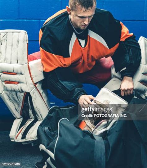 Hockey Players Locker Room Photos And Premium High Res Pictures Getty Images