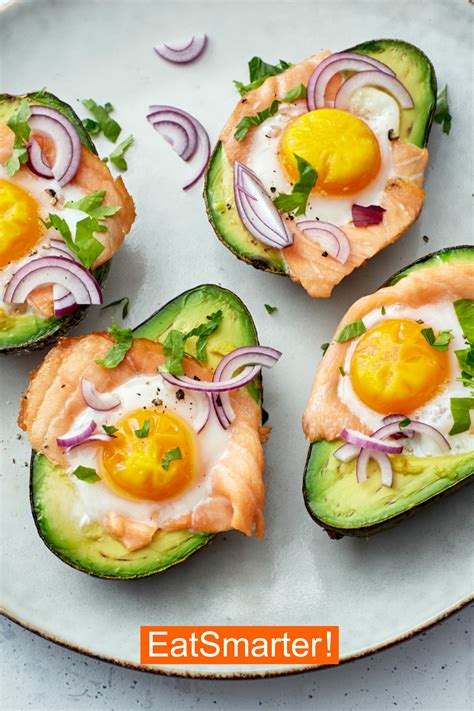 Avocado mit Lachs und Eiern Rezept Protein frühstück Avocado