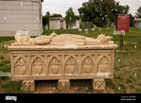 Graves In Greenwood Cemetery In Brooklyn Nyc Stock Photo Alamy