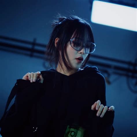 비비 (BIBI) in 2022 | Music videos, Artist aesthetic, Studio album