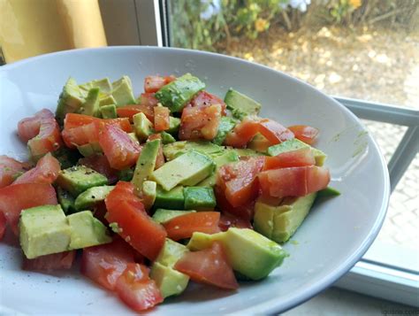 Salada De Abacate E Tomate • Iguaria Receita E Culinária