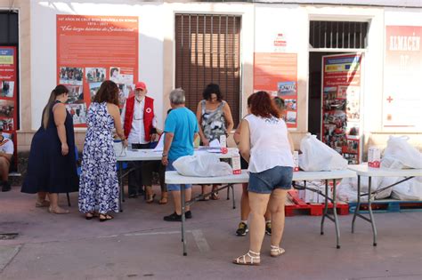 El Ayuntamiento Y Cruz Roja Realizan El Reparto Mensual De Alimentos