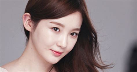 강민경 무보정 무결점 도자기 피부 과시 청순미 물씬