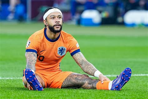 Bliksemvertrek Voor Memphis Depay Soccernews Nl