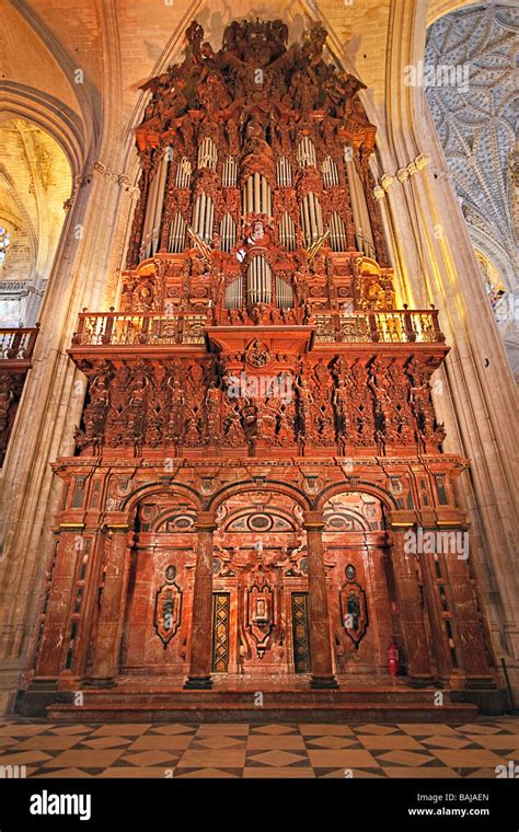 Pipe organ inside the Seville Cathedral and La Giralda (bell tower ...