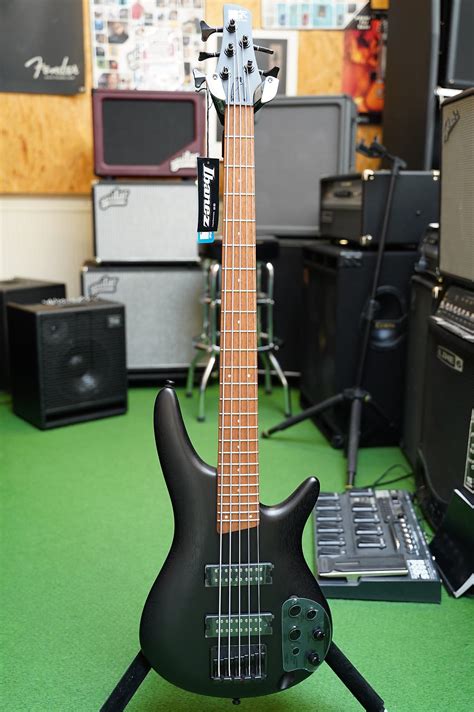 Ibanez SR305EB-WK on OhGuitar.com