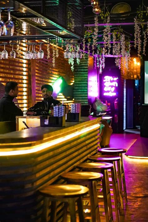 Bar Bartender Stools Wine - Free photo on Pixabay - Pixabay