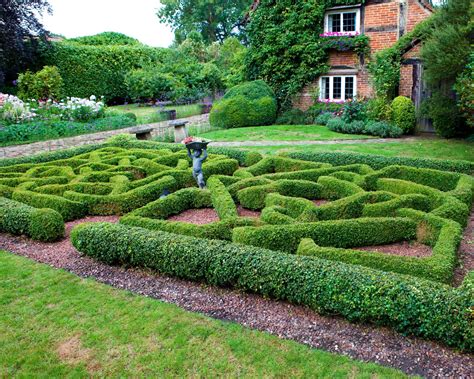 Formal garden design: 8 ideas for gardens of all sizes | Homes & Gardens