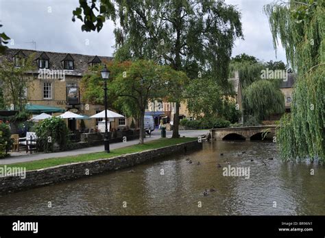 River windrush cotswolds hi-res stock photography and images - Alamy