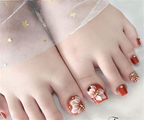 Ngắm nghía mẫu nail chân Tết siêu hot trend
